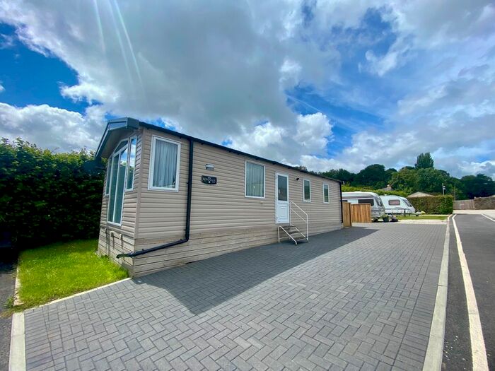 2 Bedroom Mobile/park Home For Sale In Bickington, Newton Abbot, TQ12