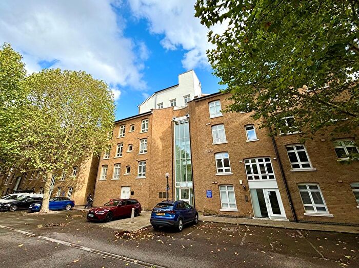 2 Bedroom Flat To Rent In Park Central Building, Bow Quarter, London, E3