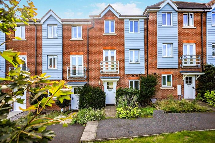 4 Bedroom Terraced House For Sale In Weavers Close, Eastbourne, BN21