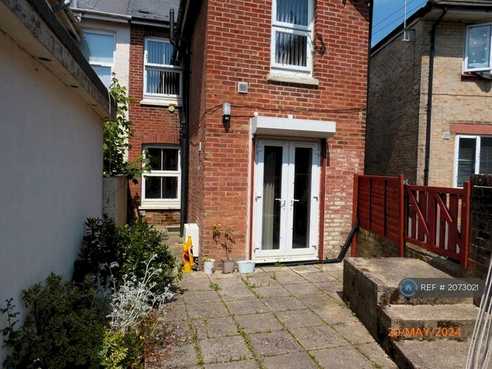 1 Bedroom Flat To Rent In Branksome, Poole, BH12