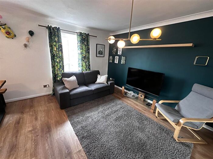2 Bedroom Apartment To Rent In Stretford Road, Manchester, M15