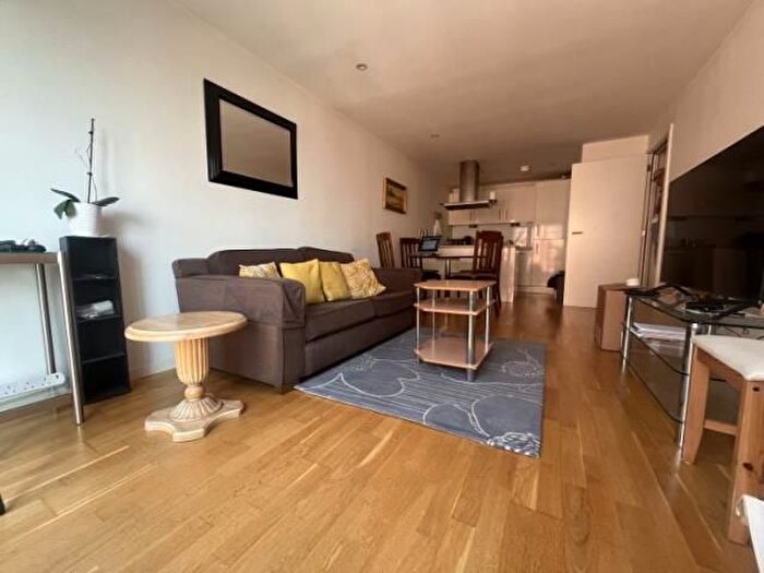 2 Bedroom Flat To Rent In Church Street East, Woking, GU21