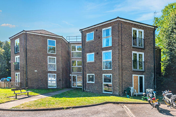 2 Bedroom Flat For Sale In Quinneys, Cambridge Road West, Farnborough, GU14