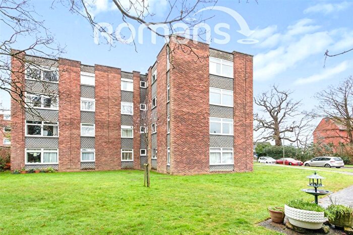 2 Bedroom Flat For Sale In Chantry Court, Church Road, Frimley, GU16
