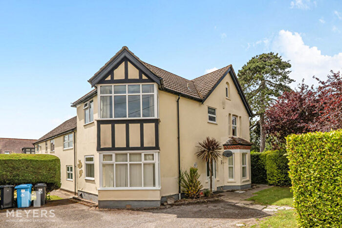 2 Bedroom Flat For Sale In Macauley Road, Broadstone, BH18