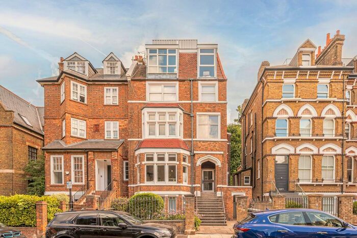 2 Bedroom Flat For Sale In Fitzjohns Avenue, Hampstead, London, NW3