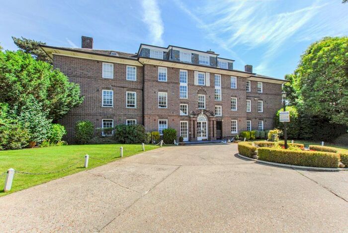1 Bedroom Flat To Rent In Park Lawn, Farnham Royal, Slough, SL2