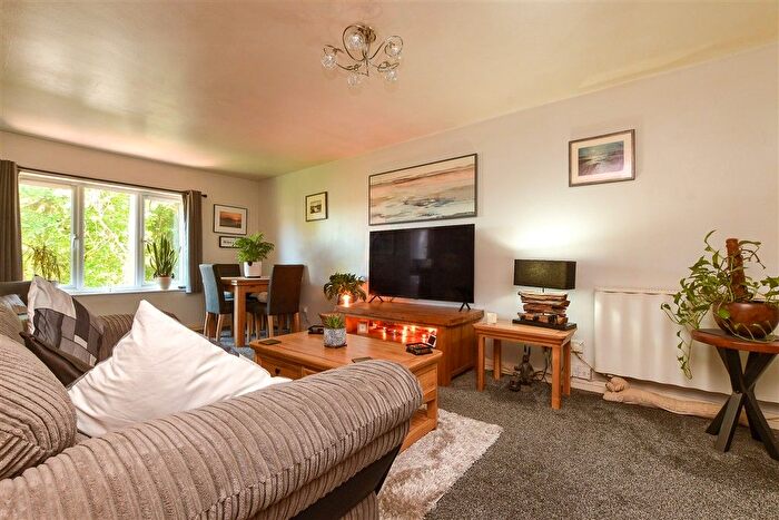 1 Bedroom Flat For Sale In Willow Close, Beare Green, Surrey, RH5