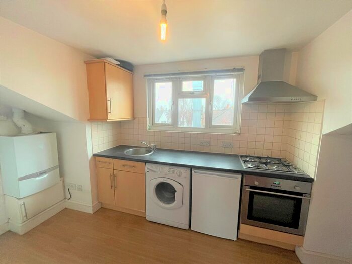 Studio To Rent In Fortis Green, East Finchley, N2