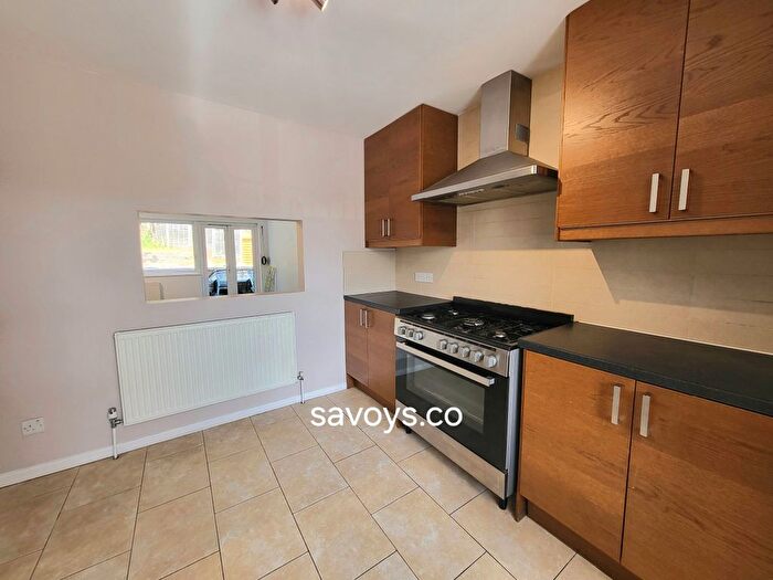 3 Bedroom Detached House To Rent In Devon Road, Luton, LU2