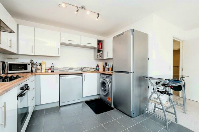 1 Bedroom Flat To Rent In Queen Mary Avenue, South Woodford, E18