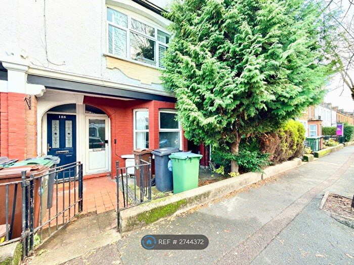 2 Bedroom Flat To Rent In Carr Road, London, E17
