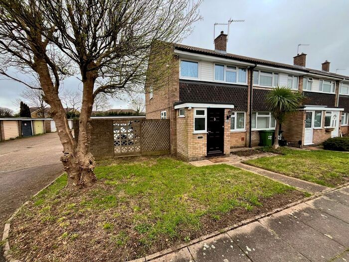 3 Bedroom End Of Terrace House To Rent In West Close, Ashford, TW15