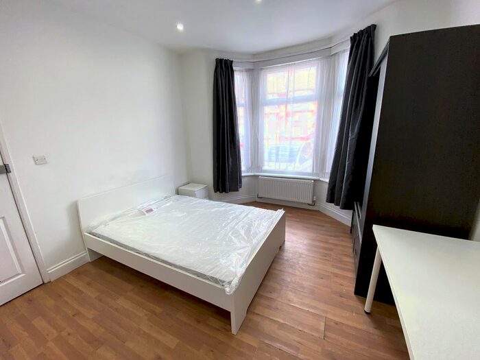 Studio To Rent In Windsor Rd, Ilford, IG1