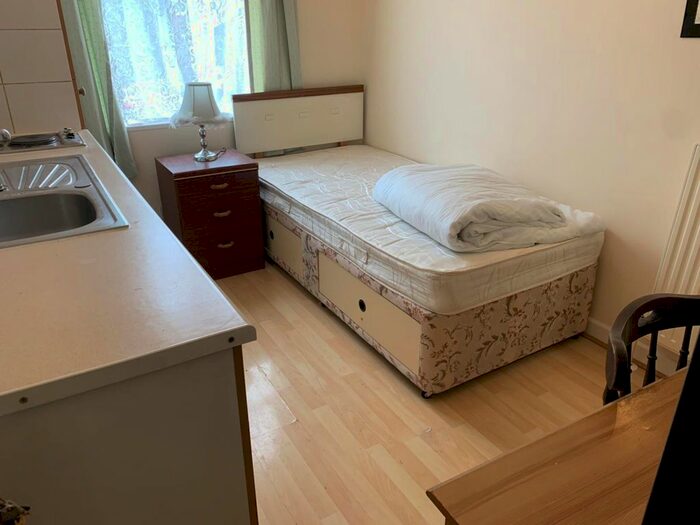 Studio To Rent In Ilex Road, London NW10