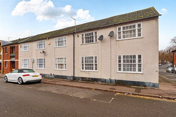 2 Bedroom Terraced House To Rent In Tavistock Place, Bedford, MK40