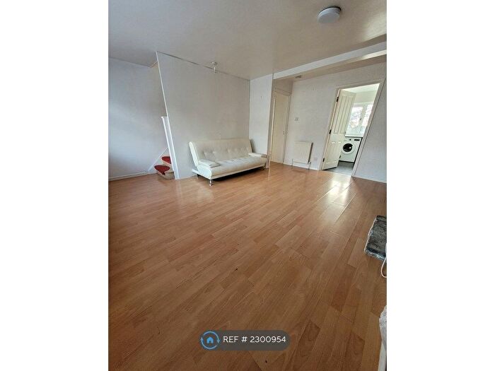 3 Bedroom Flat To Rent In Valentine Road, South Harrow, HA2