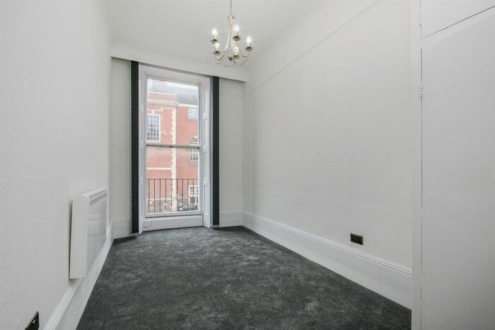 1 Bedroom Flat To Rent In Doughty Street, London, WC1N