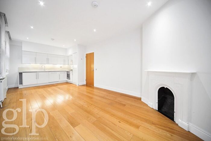 2 Bedroom Flat To Rent In Long Acre, London, Greater London, Covent Garden, WC2E