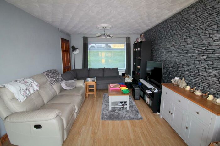 2 Bedroom Property To Rent In Farrow Vale, Armley, LS12
