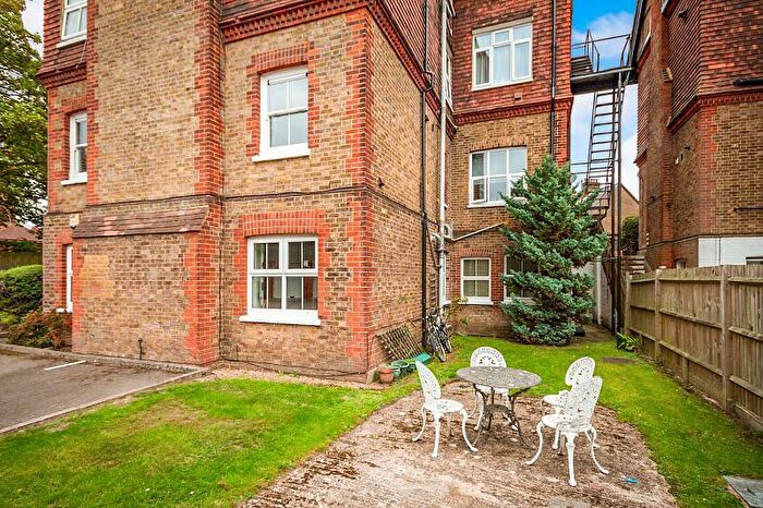1 Bedroom Flat To Rent In Croydon Road, Reigate, RH2