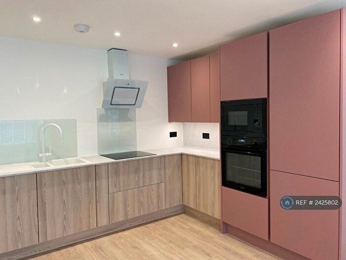 2 Bedroom Flat To Rent In Maplecourt, Croydon, CR0