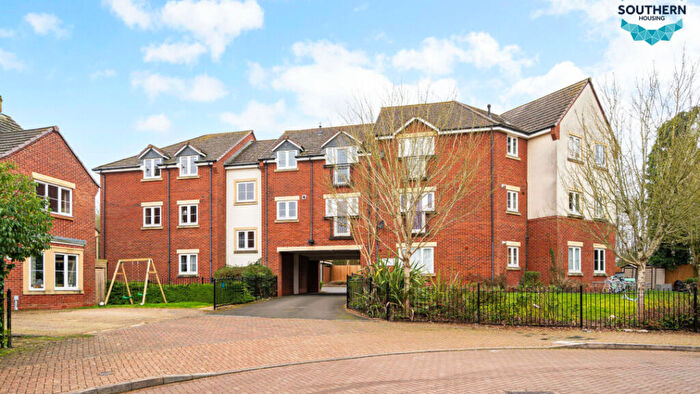 2 Bedroom Flat For Sale In Dennetts Close, Daventry, NN11