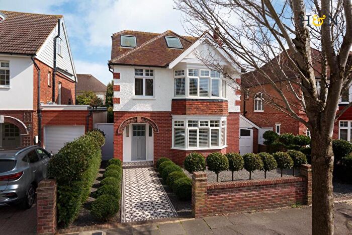 5 Bedroom Detached House For Sale In Braemore Road, Hove, BN3