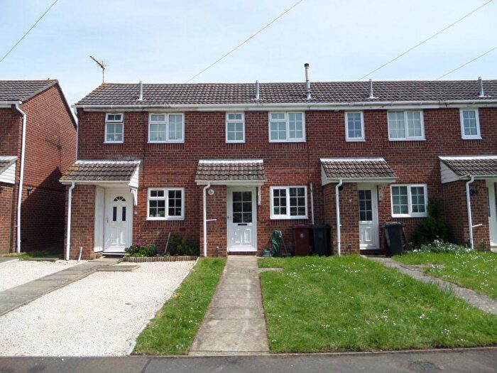 2 Bedroom House To Rent In Buckingham Drive, Chichester, PO19