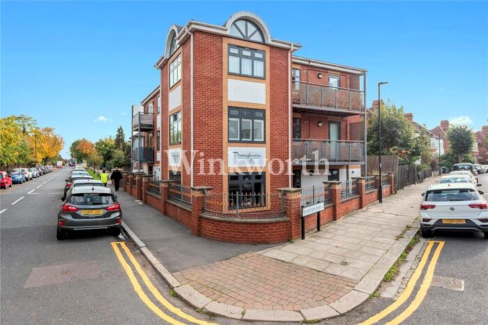 3 Bedroom Flat To Rent In Pennsylvania Court, Elm Park Road, London, N21