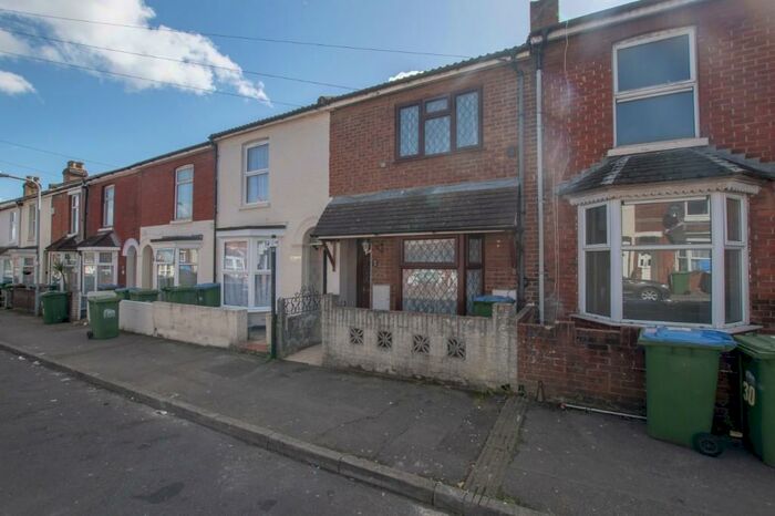 3 Bedroom Terraced House To Rent In Graham Road, Southampton, Hampshire, SO14