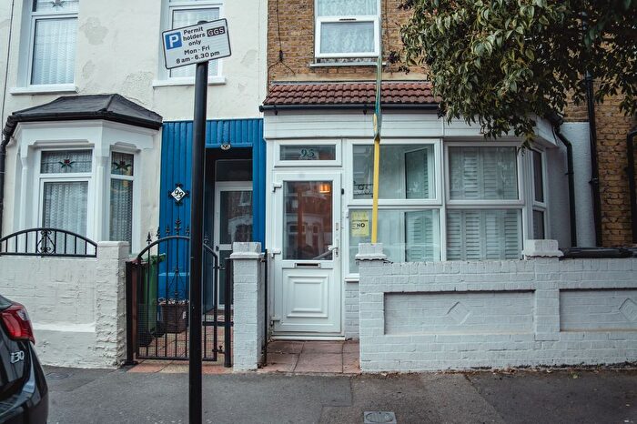 1 Bedroom Flat For Sale In Pearcroft Road, Leytonstone, E11