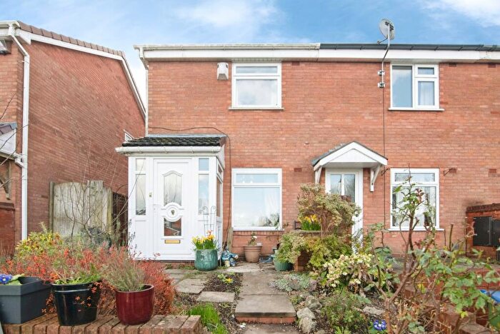 2 Bedroom End Of Terrace House For Sale In Arundel Drive, Oldbury, West Midlands, B69