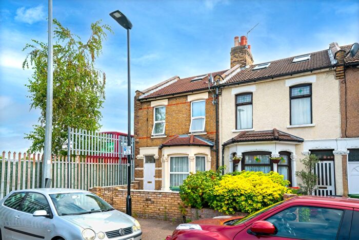 4 Bedroom End Of Terrace House For Sale In Nine Acres, London, E12