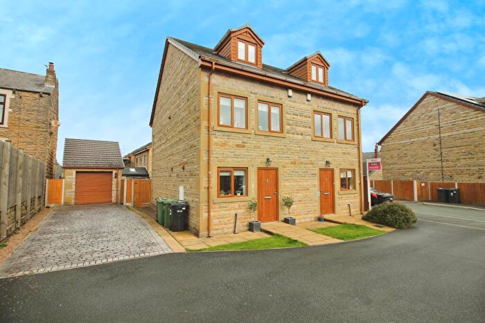 3 Bedroom Semi-Detached House For Sale In Woodland Garth, Leeds, LS26