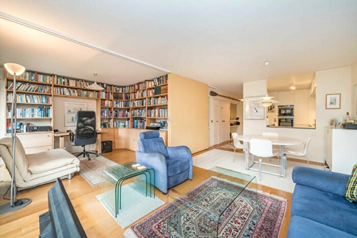 1 Bedroom Flat For Sale In Defoe House, Barbican, EC2Y