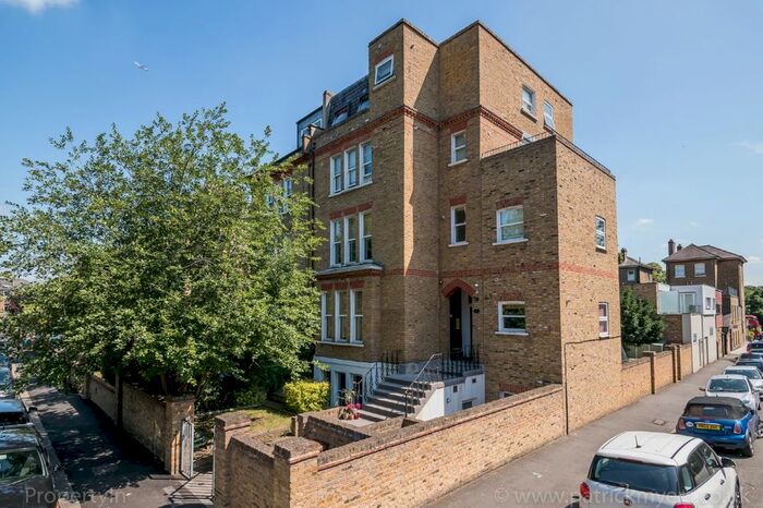 1 Bedroom Flat To Rent In The Gardens, London, SE22