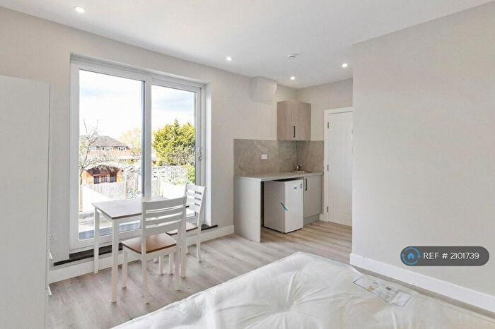 Studio To Rent In Green Lane, London, SE9