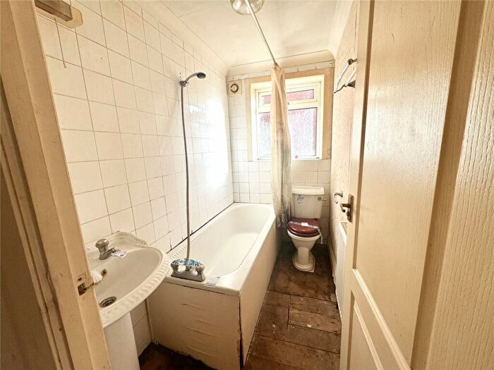 1 Bedroom Apartment For Sale In Castle Road, Bournemouth, Dorset, BH9