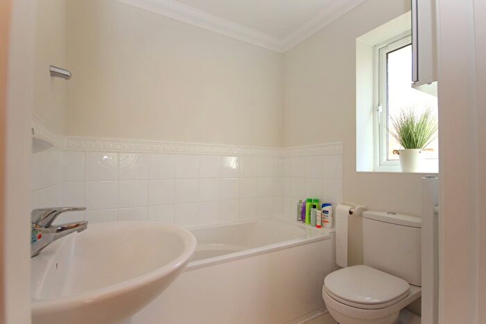 1 Bedroom Flat For Sale In Hurst Road, Milford On Sea, SO41