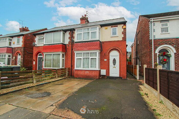 3 Bedroom Semi-Detached House For Sale In Wivelsfield Road, Balby, Doncaster, DN4