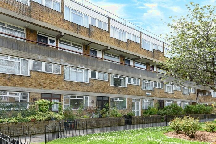 2 Bedroom Flat To Rent In Yarnfield Square, London, SE15