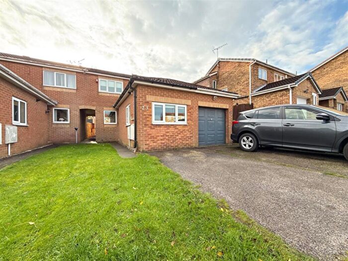 2 Bedroom Town House For Sale In Oakfern Grove, High Green, S35