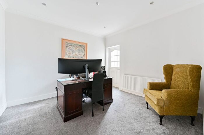 2 Bedroom Flat To Rent In Kettering Road, Streatham, London, SW16