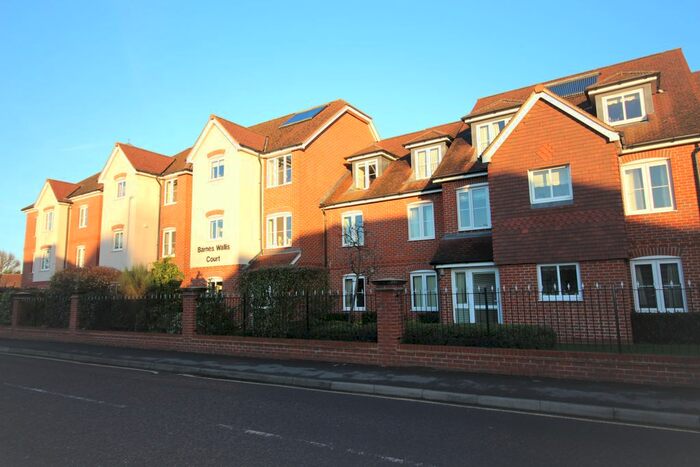 1 Bedroom Flat To Rent In Barnes Wallis Court, West Byfleet, Surrey KT14