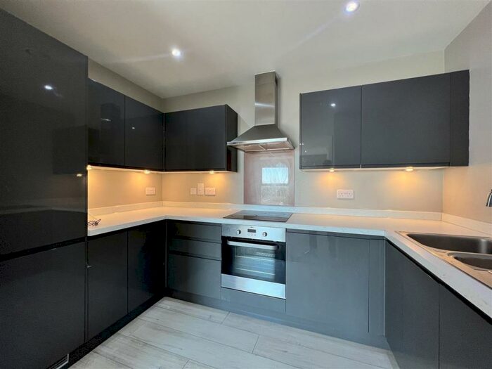 1 Bedroom Apartment To Rent In Victoria Avenue, Southend-On-Sea, SS2