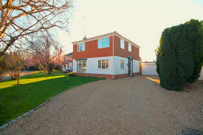 4 Bedroom Detached House To Rent In Badgers Walk, Lower Shiplake, RG9