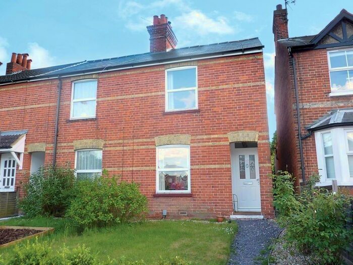 3 Bedroom End Of Terrace House To Rent In Easthampstead Road, Wokingham, RG40