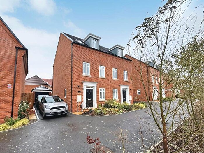 3 Bedroom Town House For Sale In Saki Close, Aylesford, ME20