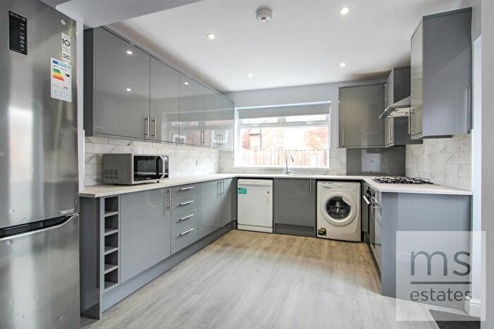 6 Bedroom Semi-Detached House To Rent In Kimbolton Avenue, Nottingham, NG7